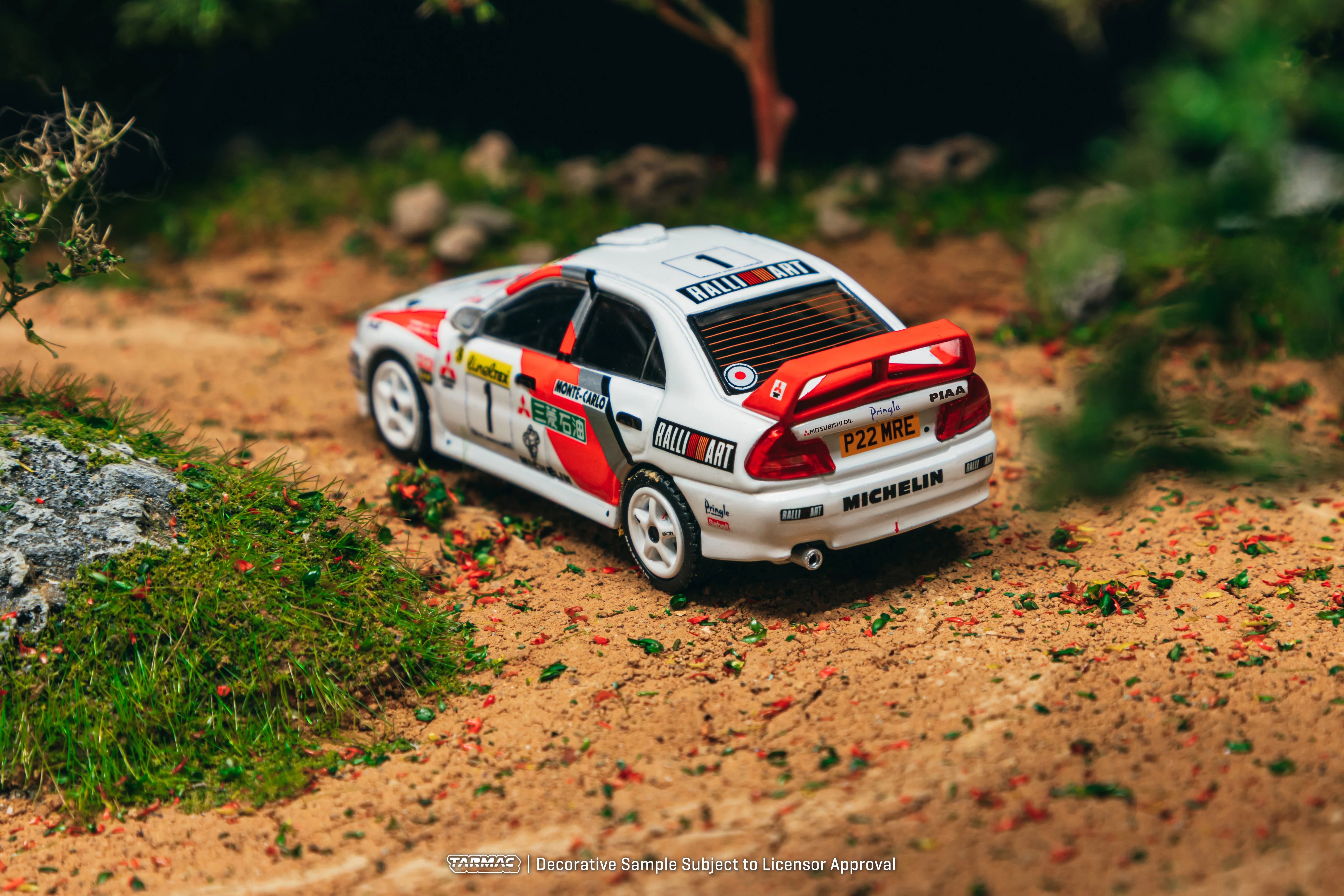 TARMAC WORKS GLOBAL64 1/64 Mitsubishi Lancer Evolution IV Rallye Monte-Carlo 1997 Tommi Mäkinen /  Seppo Harjanne T64G-076-97MCR01 - Image 2