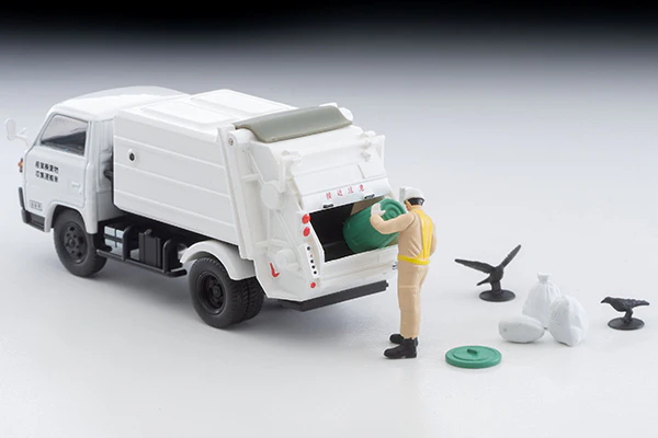 TOMYTEC TLVN 1/64 Mitsubishi Fuso Canter Cleaning Truck (White) with Figure LV-N343b - Image 2
